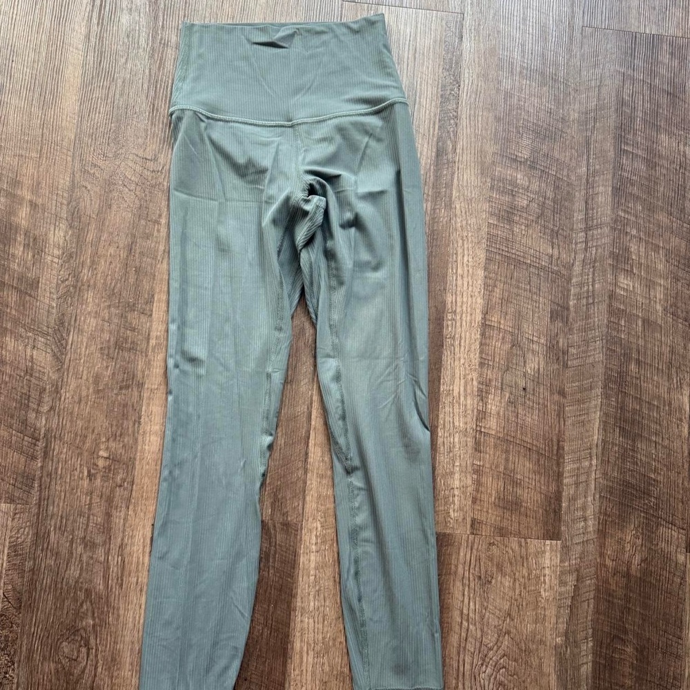 Lululemon Athletica Green Leggings with Elastic Waistband